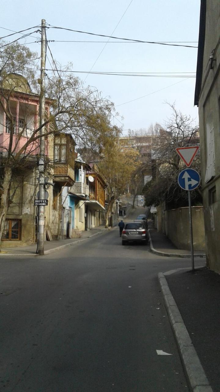 Guesthouse Different Tiflis Exterior foto