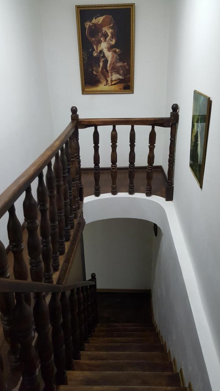 Guesthouse Different Tiflis Exterior foto