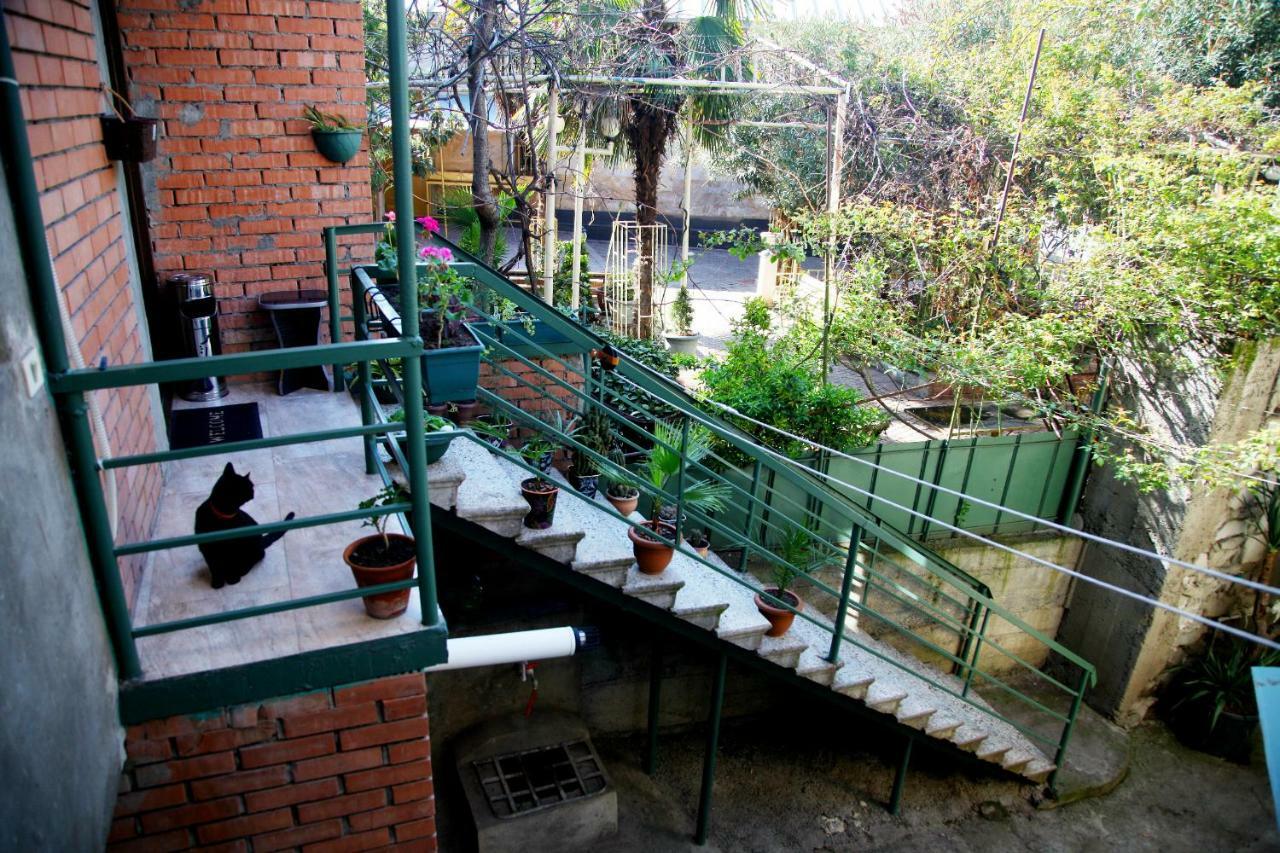 Guesthouse Different Tiflis Exterior foto