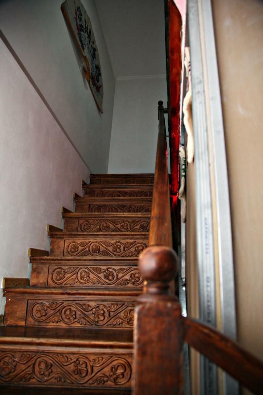 Guesthouse Different Tiflis Exterior foto