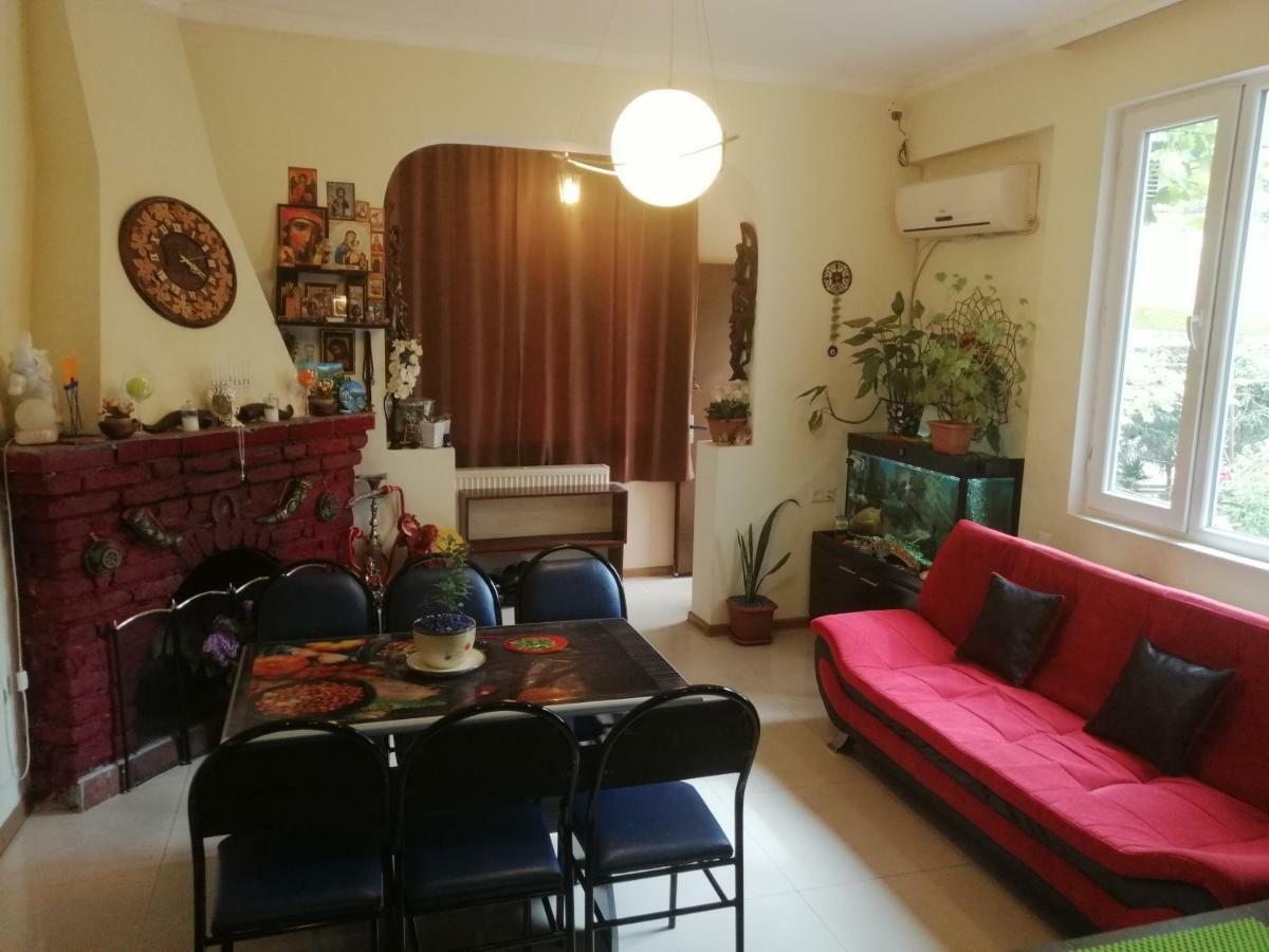 Guesthouse Different Tiflis Exterior foto
