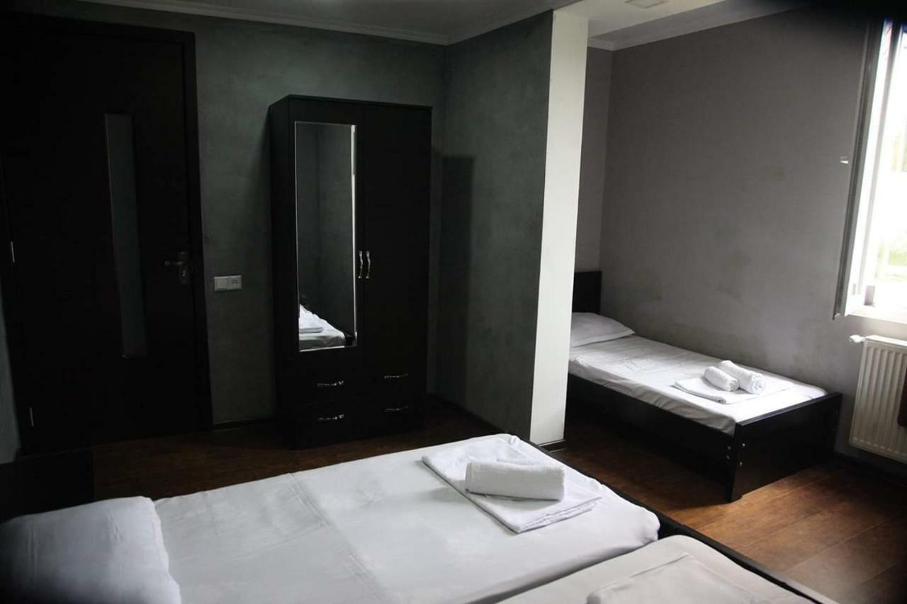 Guesthouse Different Tiflis Exterior foto